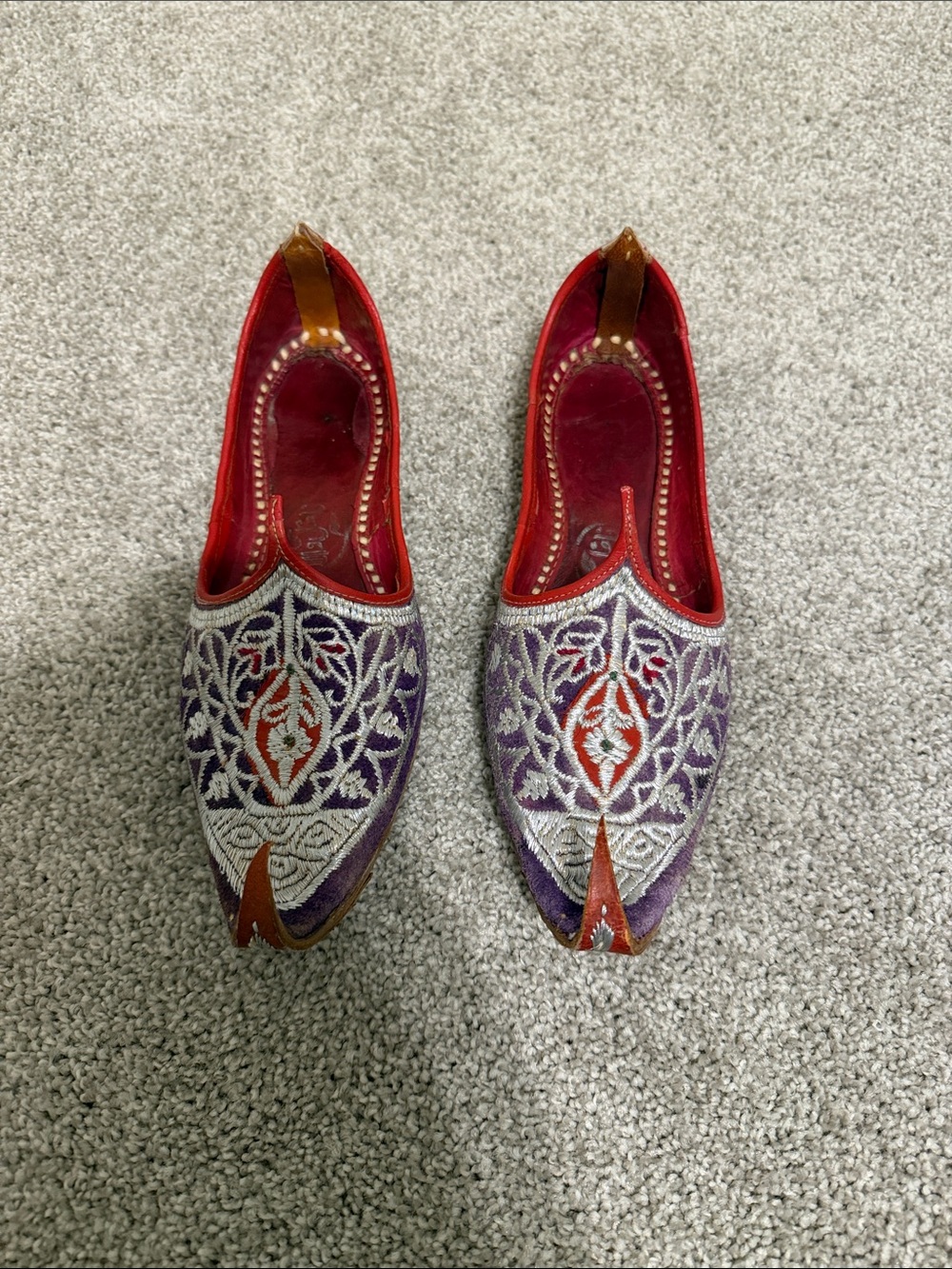 Vintage Embroidered Purple Women's Juttis - Traditional Ethnic Flats
